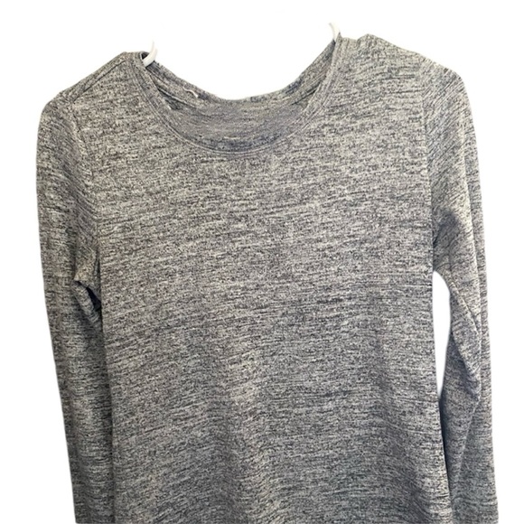 90 degrees grey long sleeve three tear shaped opening’s on back.Fall fashion’s🍁 - Picture 2 of 4